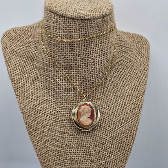 Gold-Tone Lady Right Facing Portrait Cameo Locket Necklace Chain Vintage - Picture 1 of 4